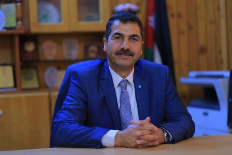  *الطريقُ إلى المدرسةِ... يمرُّ من قلبِ الدولةِ*
