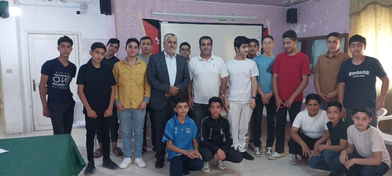مركز شباب صخرة يعقد لقاء مع قيادات من المجتمع