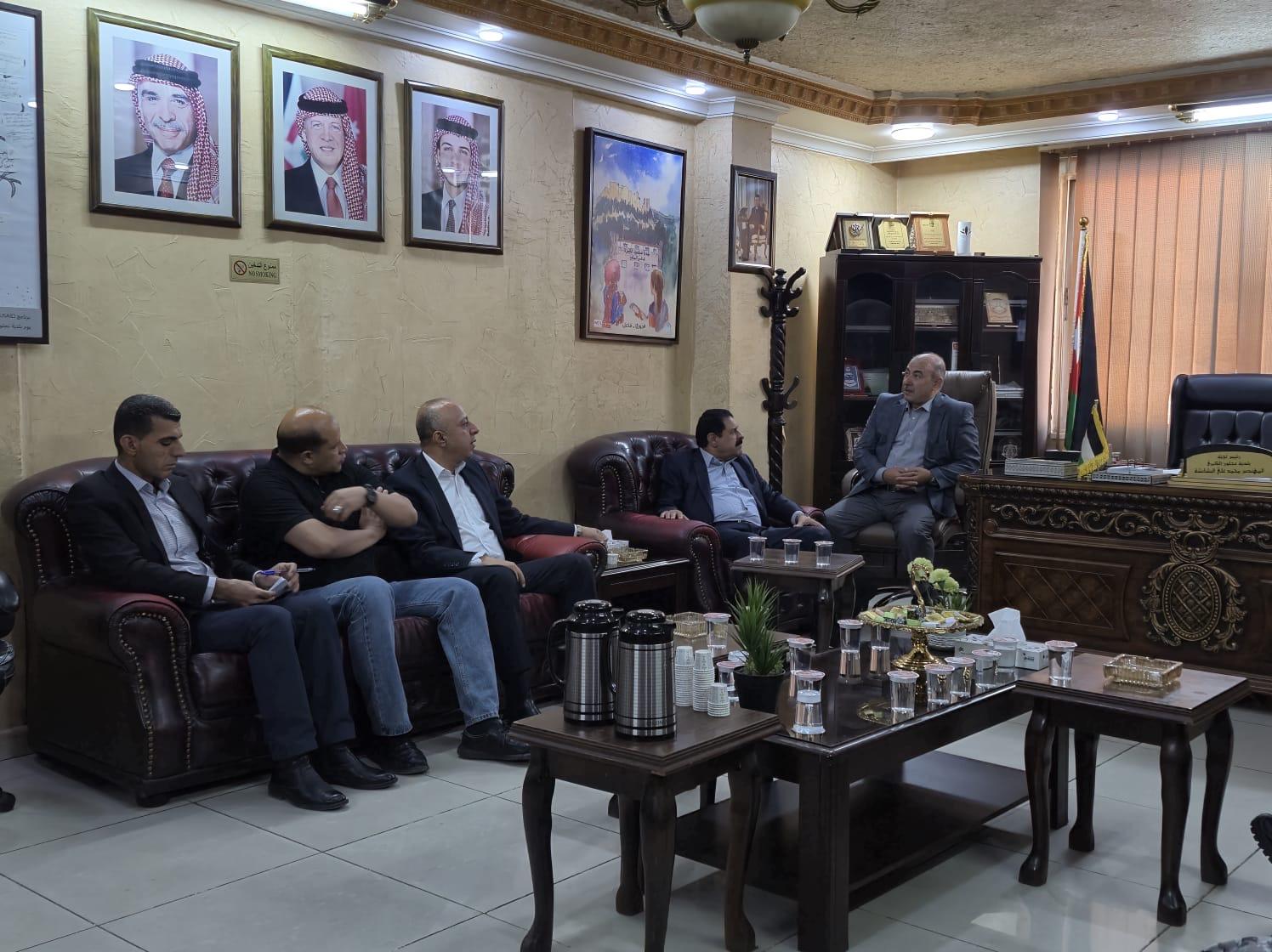 محافظ عجلون يؤكد اهمية التشاركية لدفع عجلة التنمية وتعزيز الخدمات