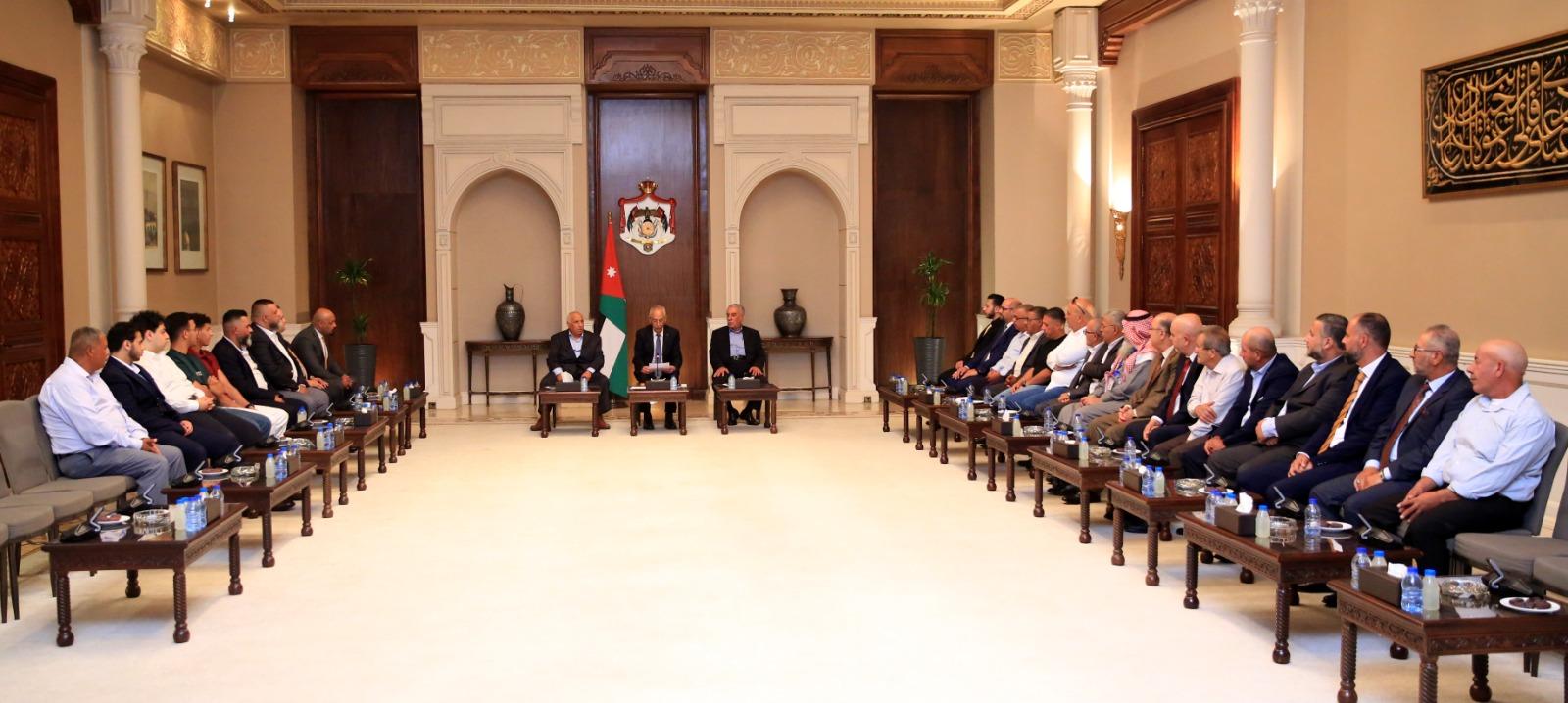 رئيس الديوان الملكي يلتقي وفدا من أبناء بيت فجار*