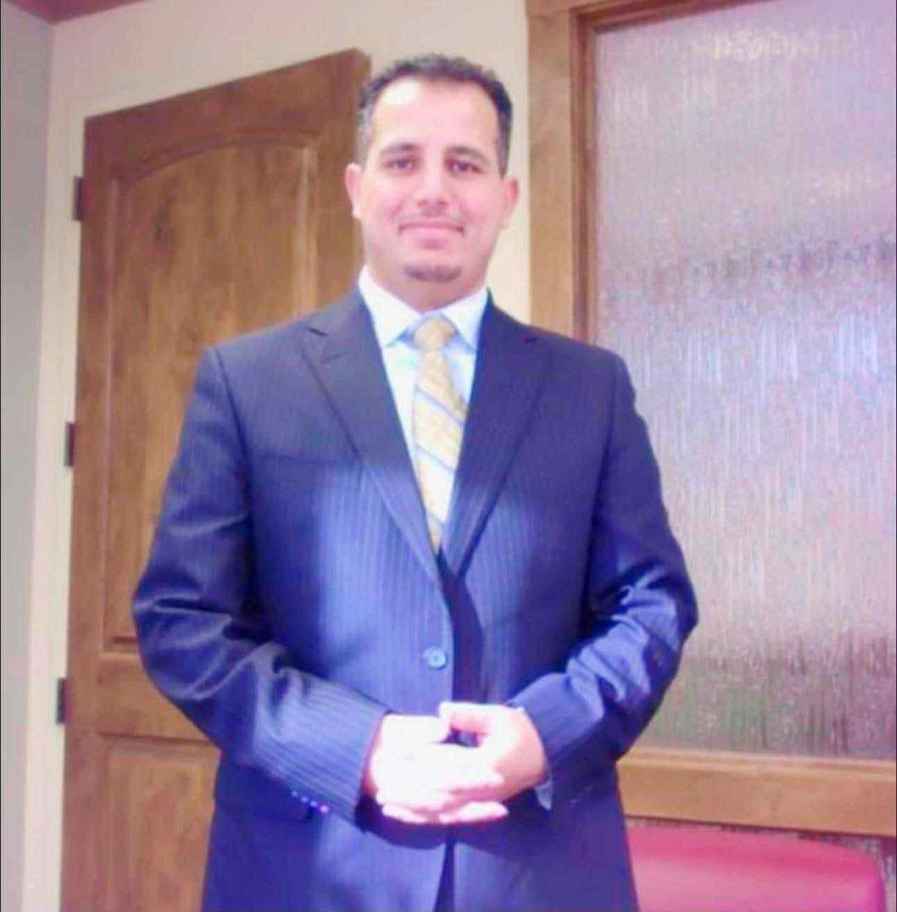 الدكتور محمد مسلم أبو قاعود... حين يكون الوطن في حقيبة والسقف هو السماء