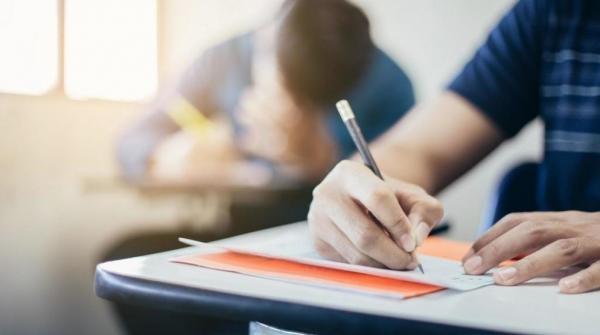 طلبة الحادي عشر يتقدمون لامتحانات الثانوية الجديد الخميس