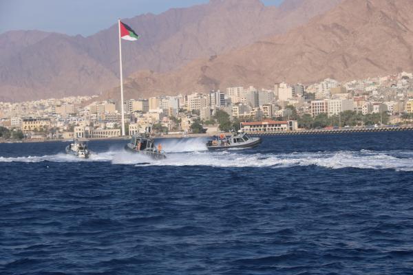 خفر السواحل تنقذ مركبا سياحيا في خليج العقبة