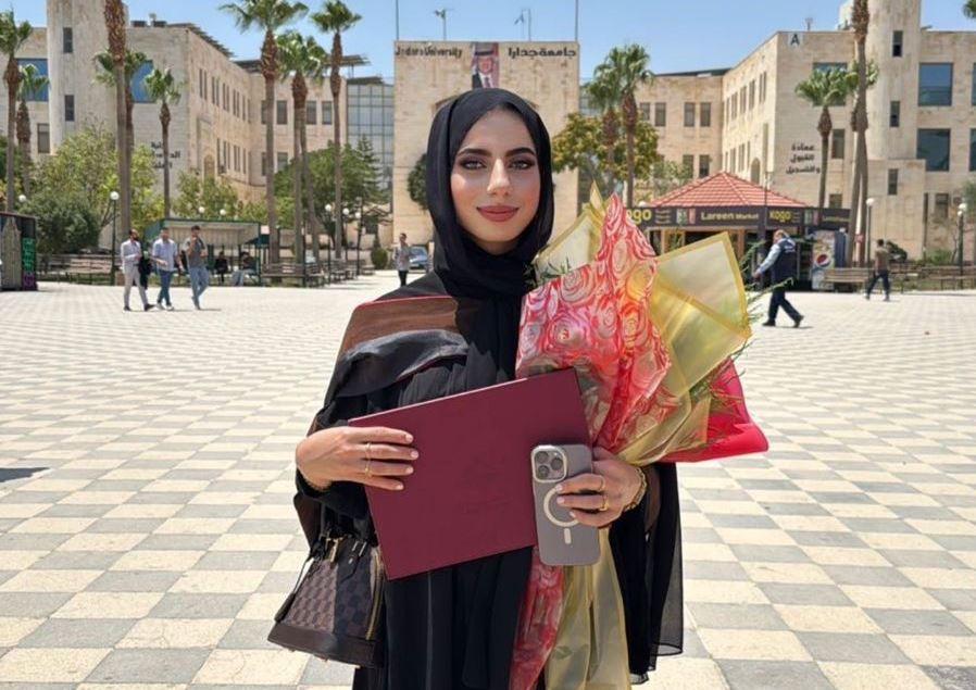 دانيا عثمان ..مبارك التخرج
