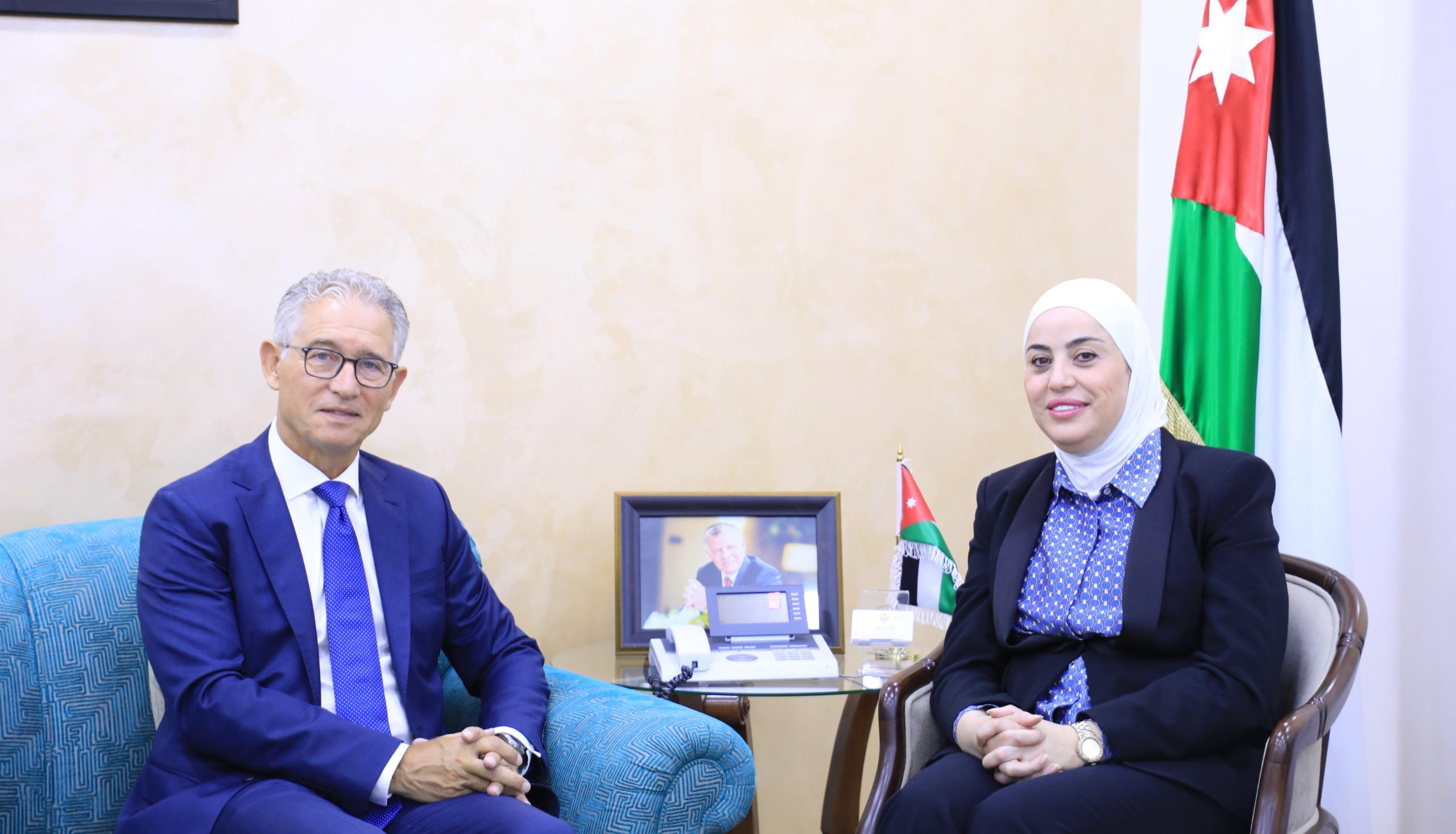 وزيرة التنمية الاجتماعية وممثل اليونيسف في الأردن يبحثان التعاون