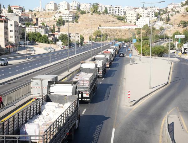 38 شاحنة مساعدات أردنية جديدة تعبر إلى قطاع غزة