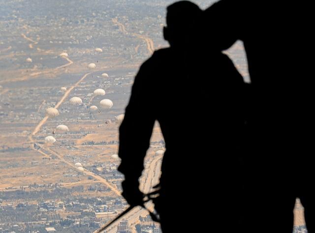 الأردن مستمر بقيادة الجهود الدولية لإرسال المساعدات الجوية إلى غزة