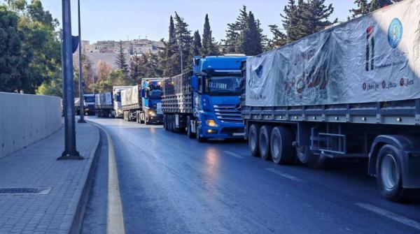 عبور 26 شاحنة مساعدات أردنية جديدة إلى غزة