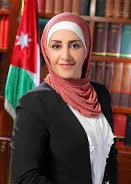 أبو رمان تخاطب وزير العمل اعتراضاً على إنهاء العقود الجماعية لعاملات أحد المصانع