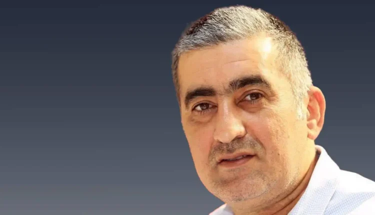 الذكاء الاصطناعي في غرف التحرير: زميلٌ لامع أم موظف يُخطّط للانقلاب؟
