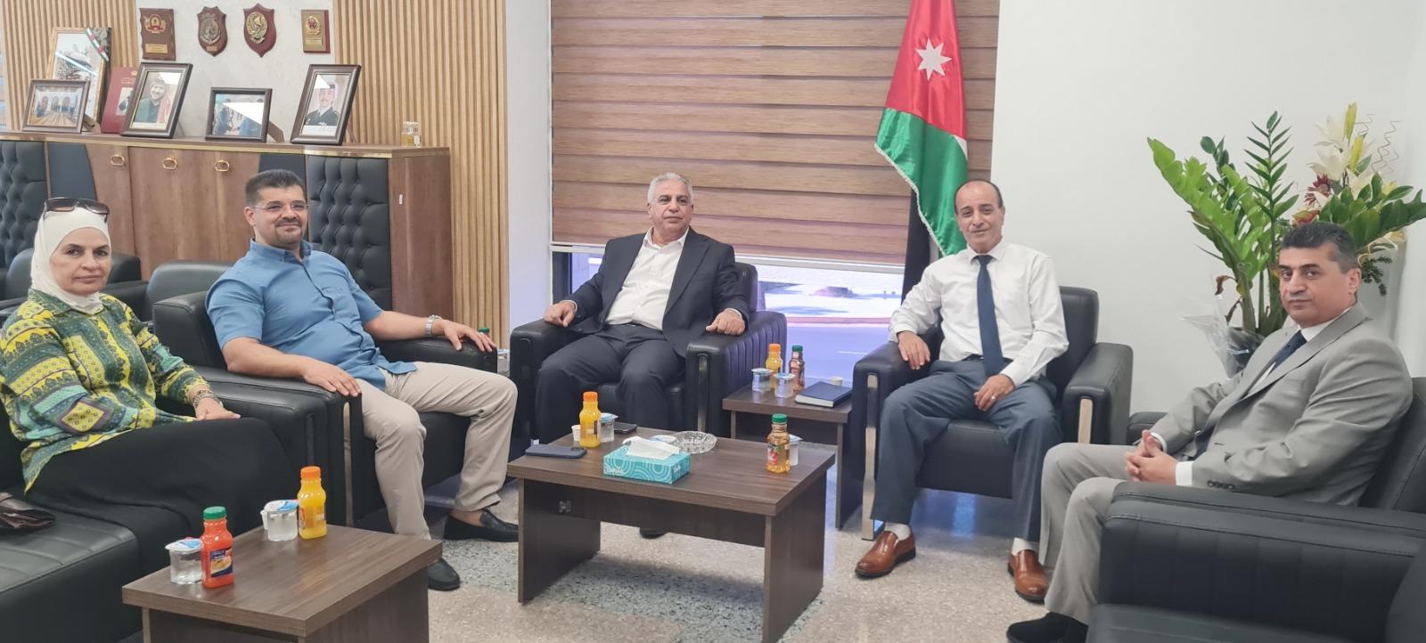 العوايشة يلتقي اللجنة التنسيقية لنقابة الصحفيين الأردنيين في العقبة