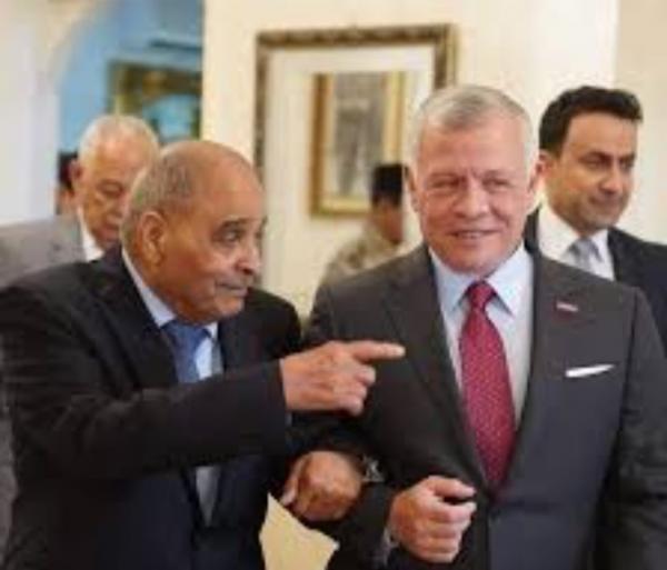 الملك يزور الشيخ جمال حديثة الخريشا للاطمئنان على صحته