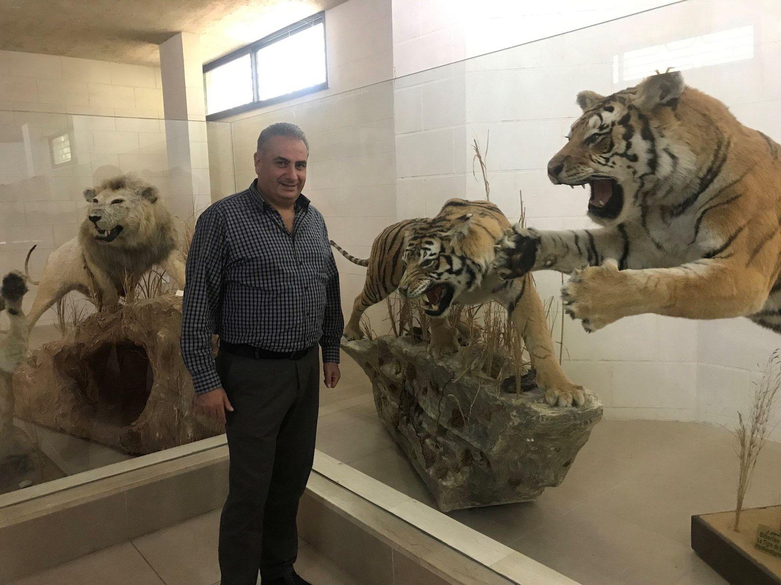 شربل مارون… الرجل الذي حوّل الغياب إلى ذاكرة نابضة | متحف بنشعي حين يبتسم الموت للحياة