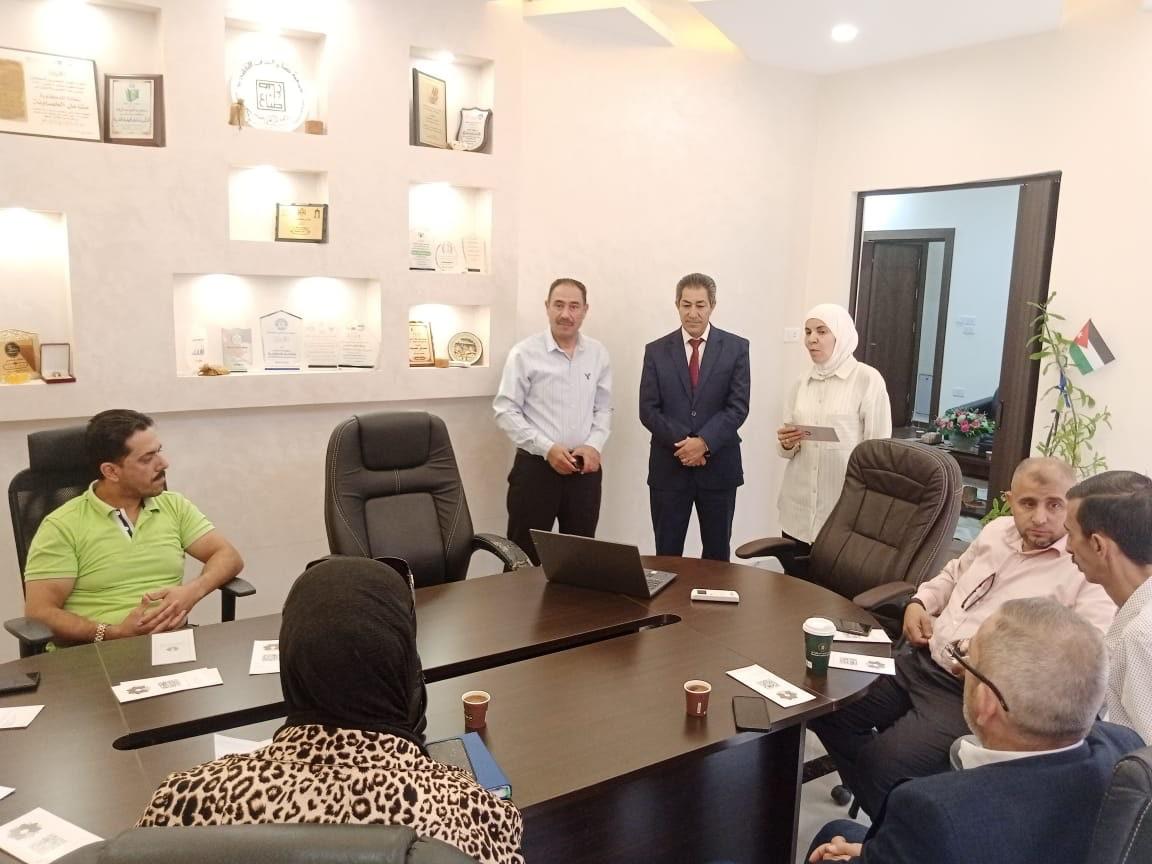جلسة تعريفية بجائزة الحسين بن عبد الله الثاني للعمل التطوعي في مديرية سياحة إربد
