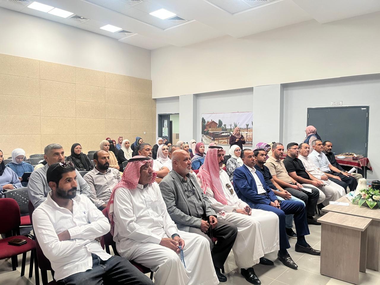 جلسة تعريفية بجائزة ولي العهد للعمل التطوعي في لواء الجيزة