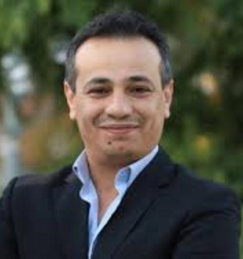 يشكون الفقر ويحتفلون ببذخ