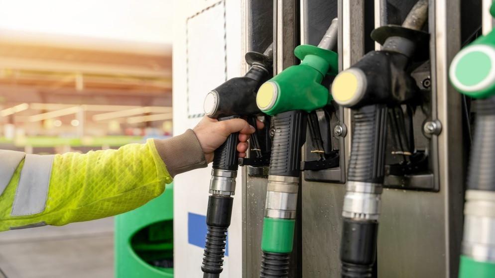 الحكومة تُعلن تثبيت أسعار البزين وتخفيض الديزل