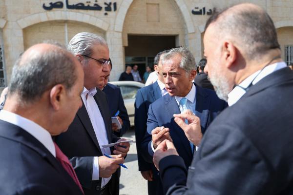 حسان يوجه بإنشاء مبنى جديد للعيادات في مستشفى اليرموك