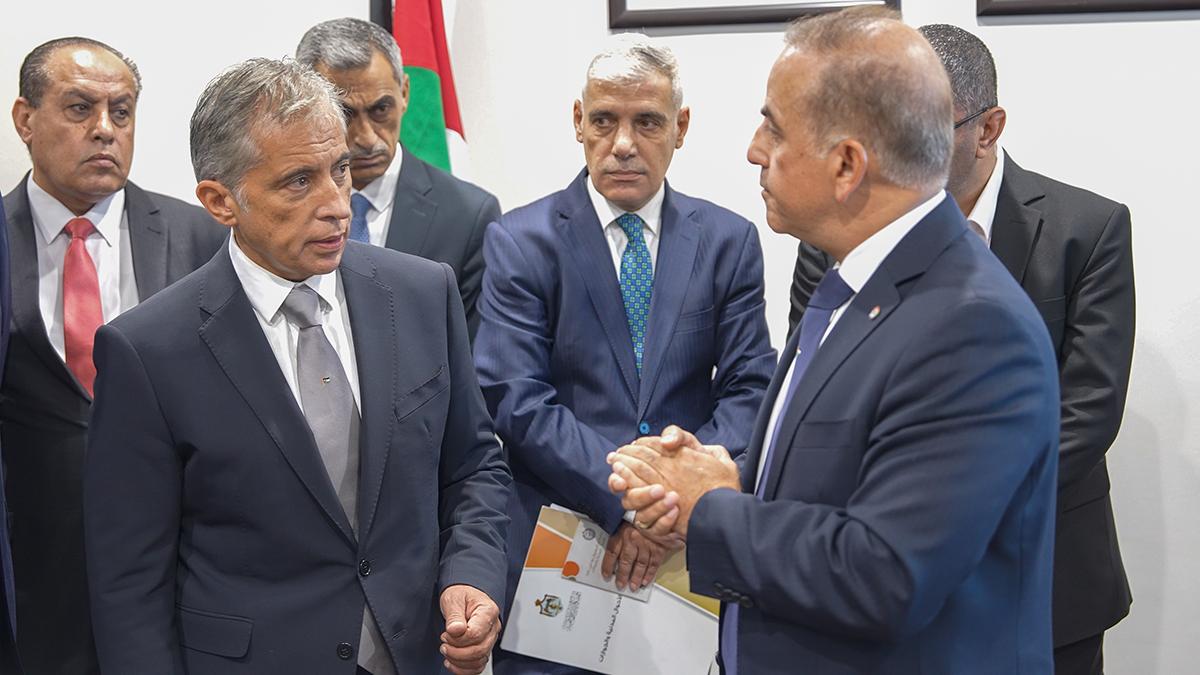 رئيس الوزراء يوجه لدراسة إمكانية زيادة مدة صلاحية جواز السفر