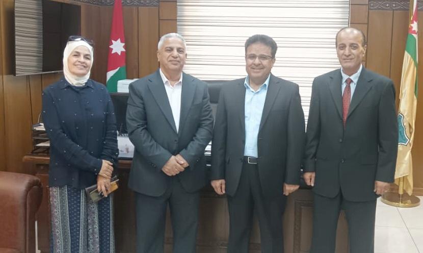 نقابة الصحفيين في العقبة تهنئ رئيس الجامعة الاردنية بمنصبه الجديد