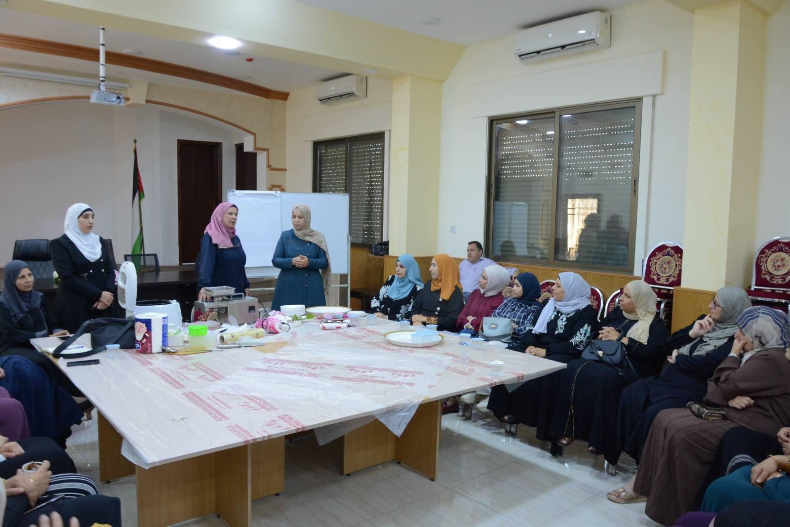 بلدية رابية الكورة تنفذ ورشة تدريبية في تصنيع الصابون بالتعاون مع مديرية زراعة الكورة.