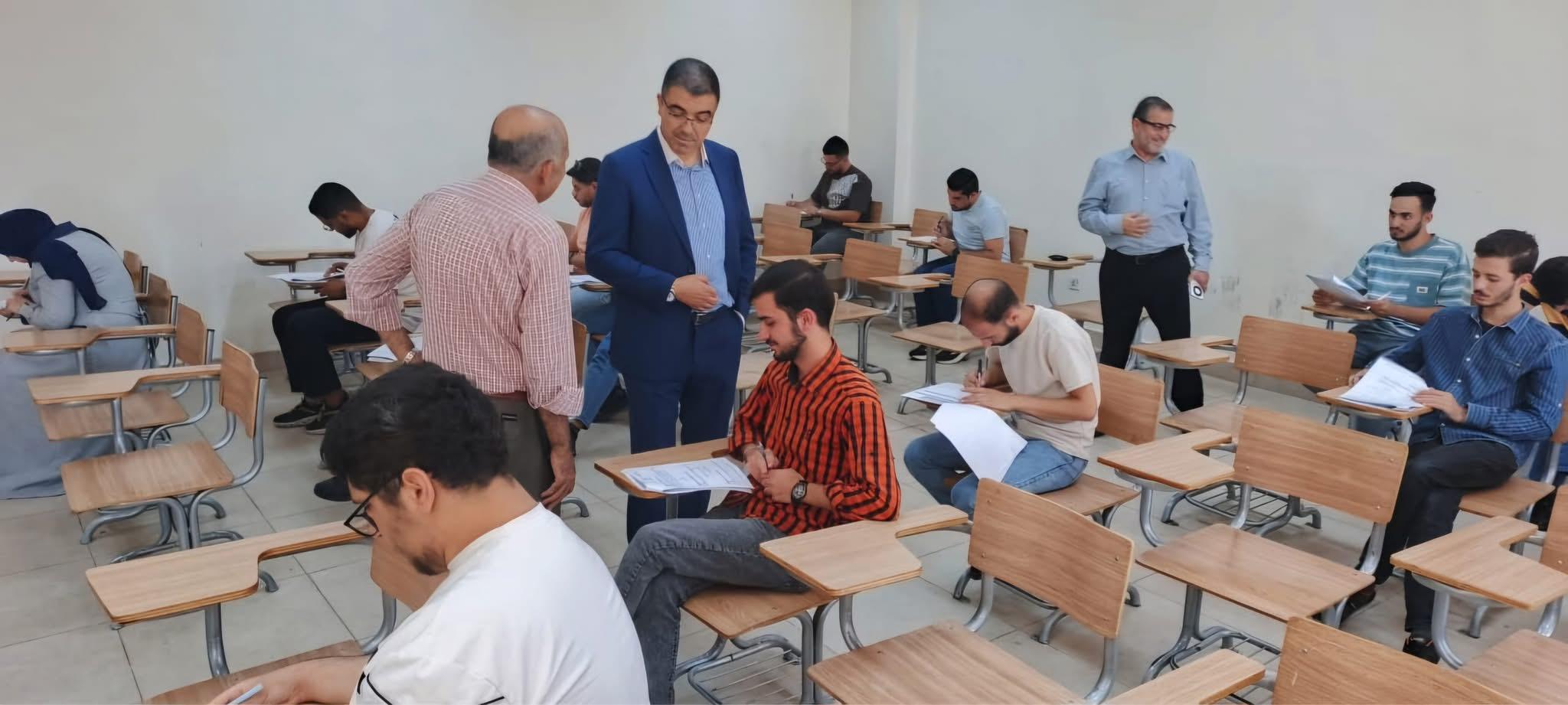 رئيس جامعة عجلون الوطنية يتفقد سير الامتحانات النهائية للفصل الصيفي