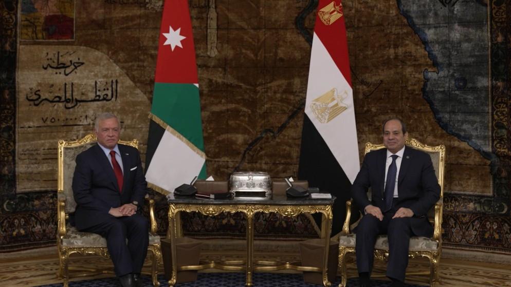 الملك والرئيس المصري يؤكدان خلال اتصال هاتفي ضرورة احترام سيادة الدول العربية