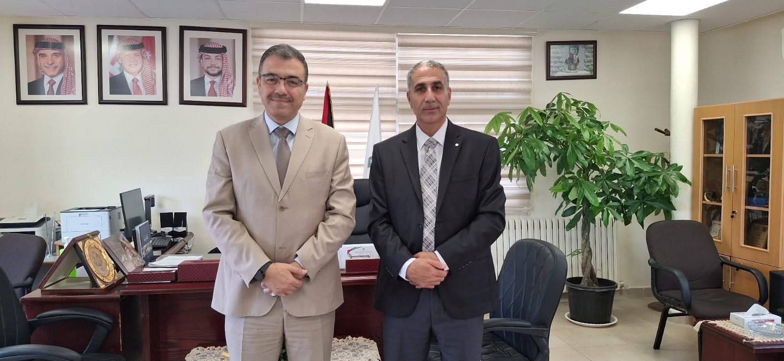 بحث التعاون الاكاديمي ما بين جامعة عجلون الوطنية والكلية الجامعية