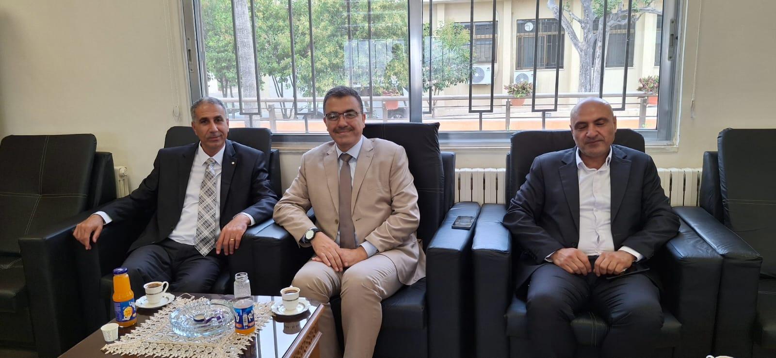 رئيس جامعة عجلون الوطنية يزور كلية عجلون الجامعية