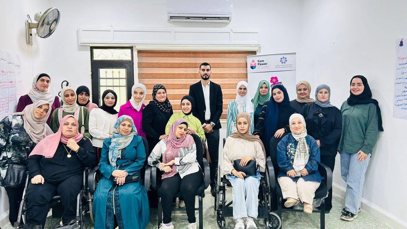 جمعية النهضة تختتم تدريبًا في مهارات التسويق الإلكتروني والتصوير ضمن مشروع “بلا تمييز”