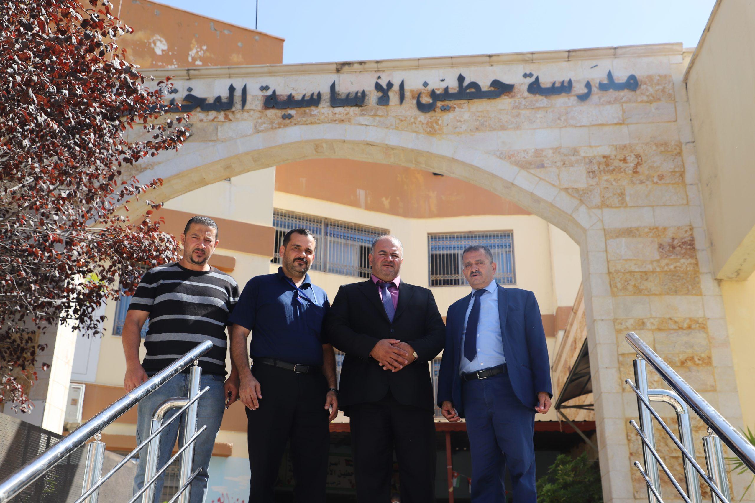 أوقاف عجلون توزع حقائب مدرسية على الطلبة