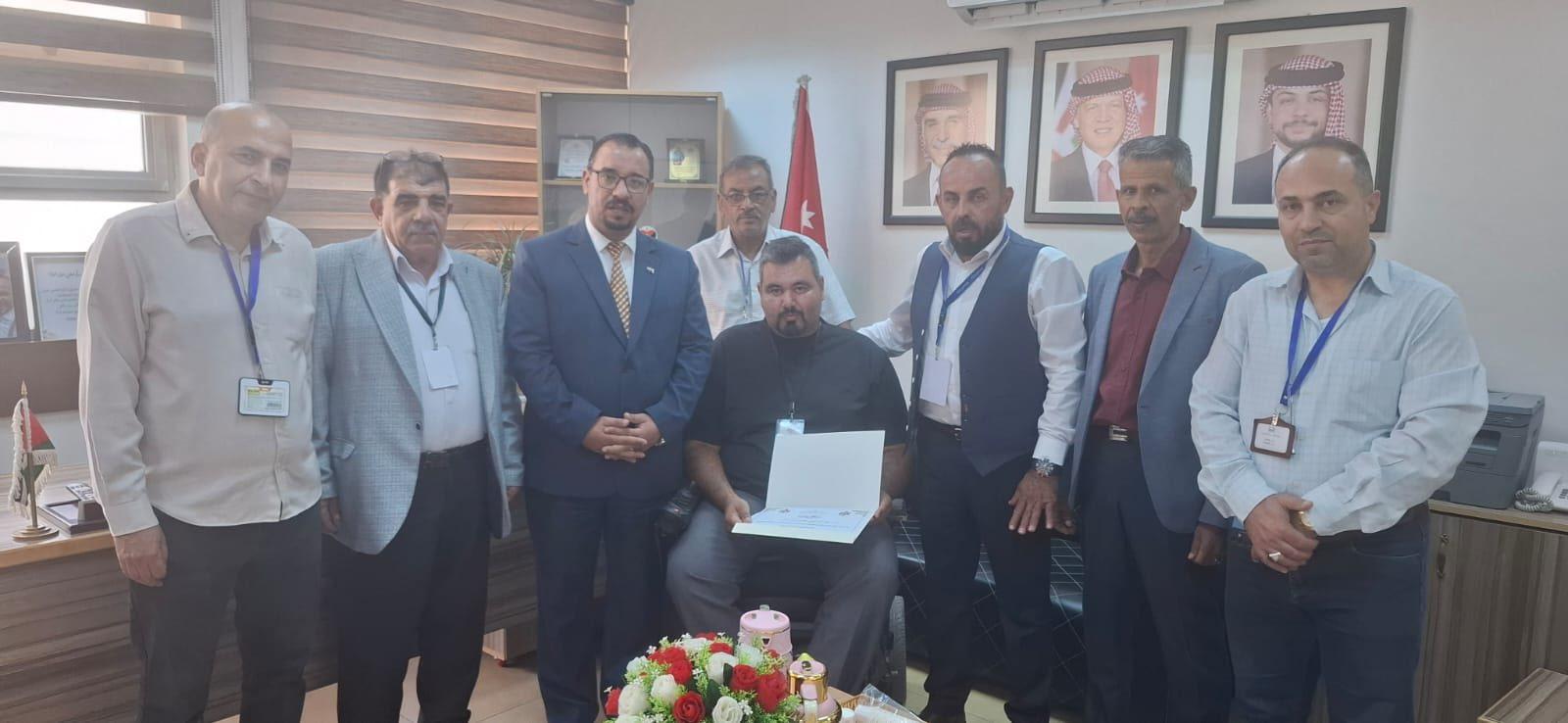 تكريم المحاسب محمد إبراهيم أبو ريان في مركز صحي عين الباشا الشامل