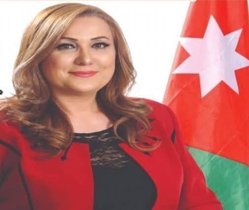 الأستاذة سماح فوزي المسنات ... سيدة بحجم الوطن