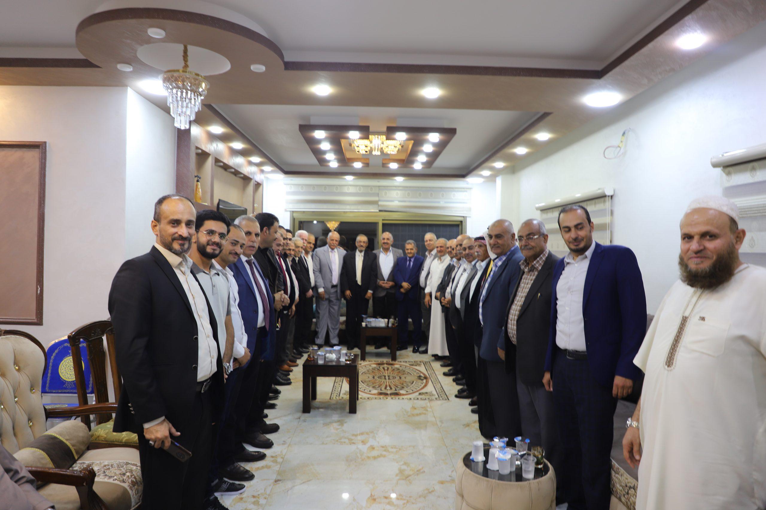 بالصور :رئيس ملتقى أبناء كفرنجة يقيم وليمة بمناسبة شفاء زوجته