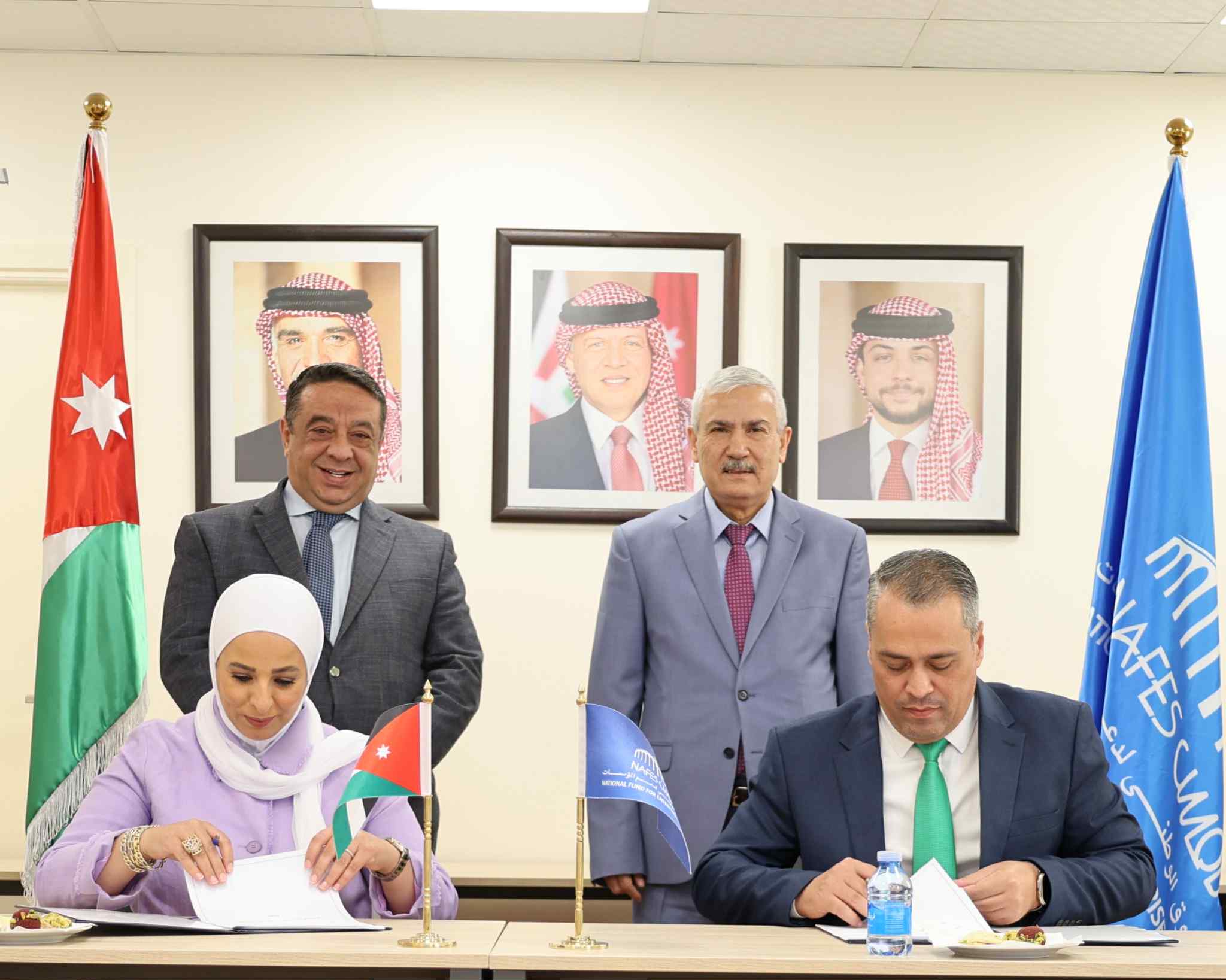 تعاون بين 