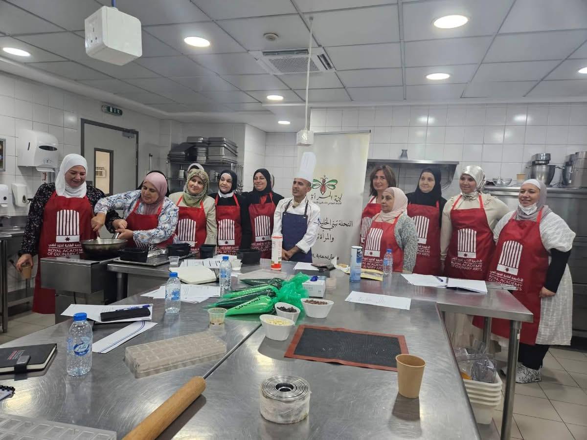 لجنة المرأة في اتحاد النحالين تنظم دورة لصناعة الشوكولاتة بالعسل