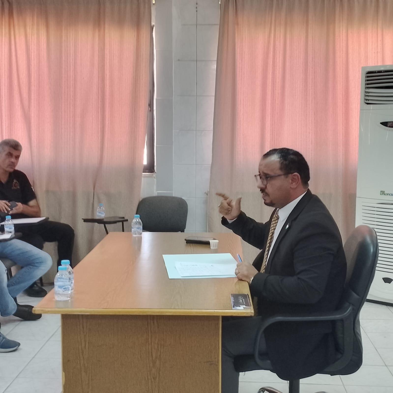 الدكتور عاكف السليحات يعقد اجتماعًا لرؤساء المراكز الصحية في محافظة البلقاء