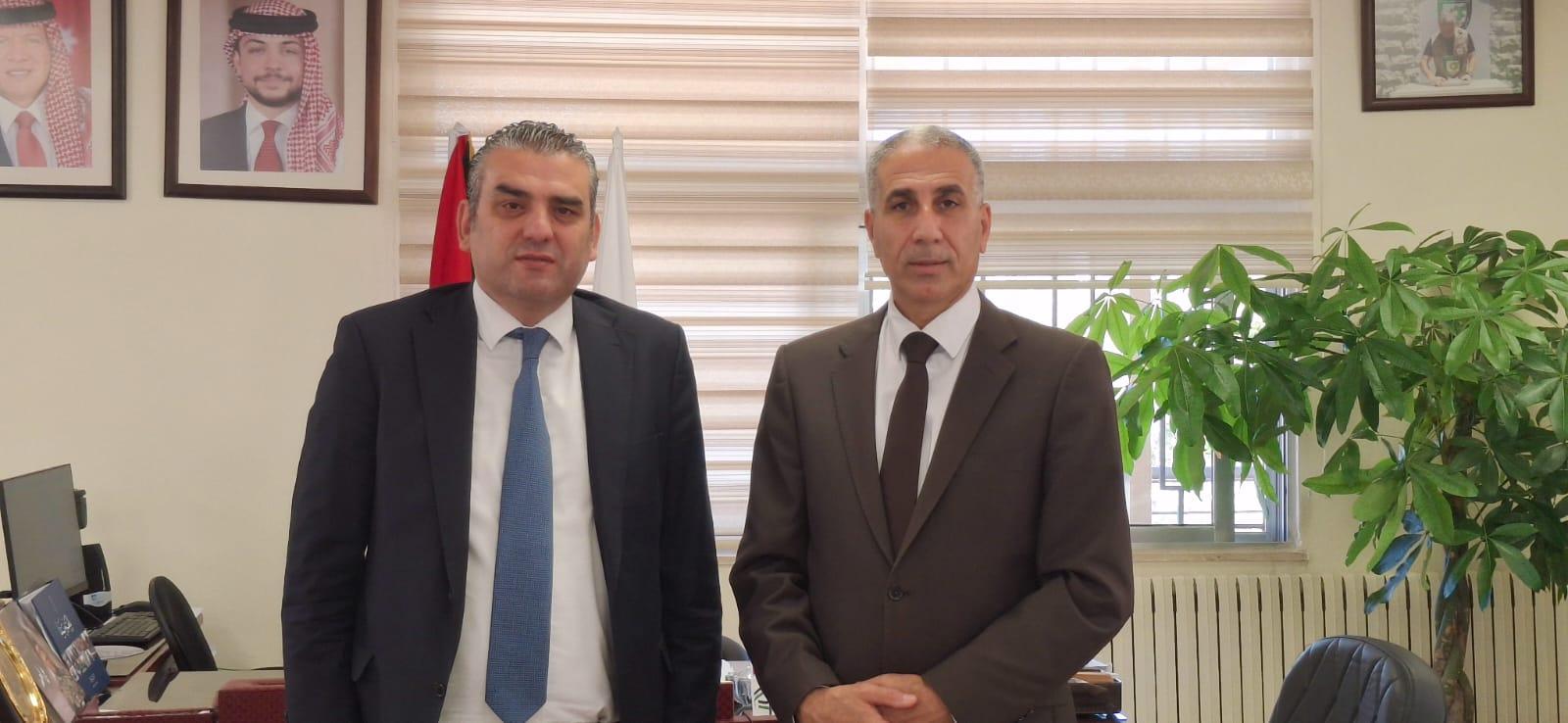 النائب العنانبة يزور كلية عجلون الجامعية