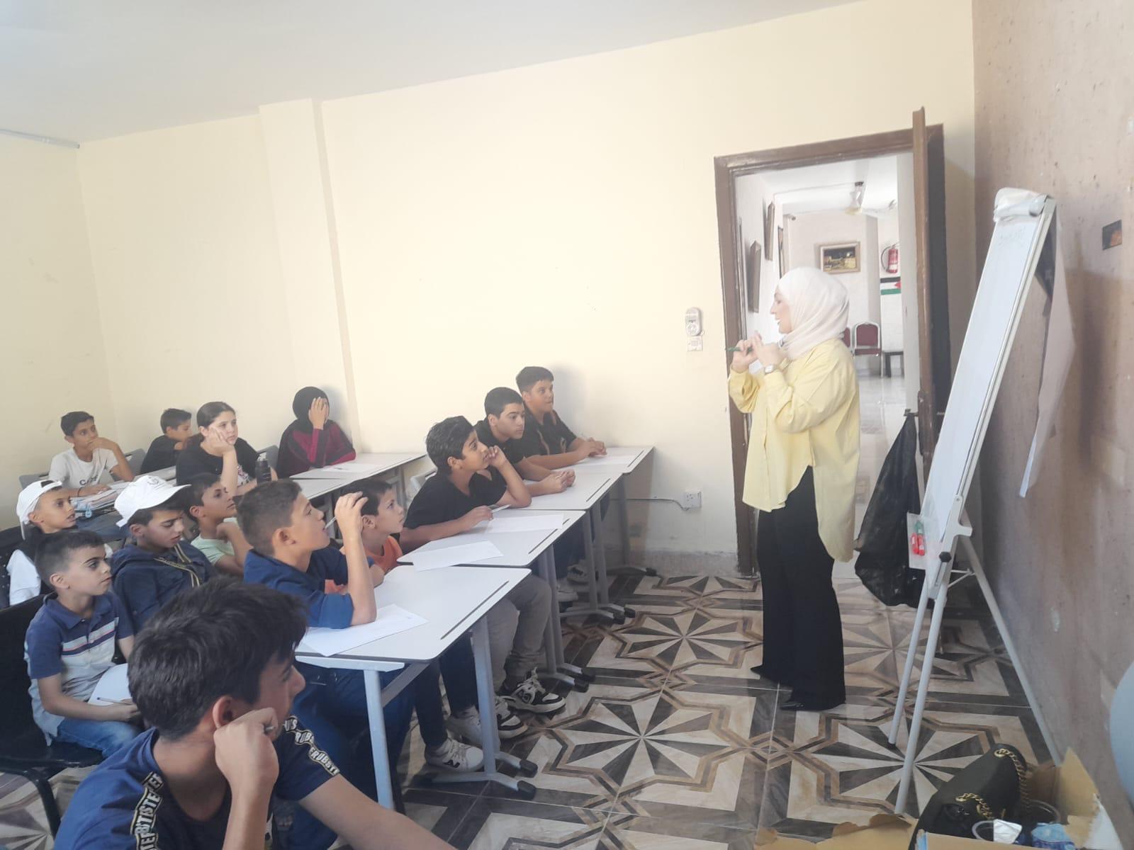 مركز شباب وشابات الصريح ينظم دورة تدريبية في قواعد اللغة الإنجليزية