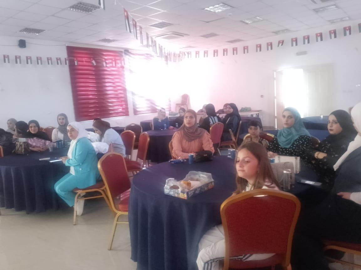 مركز شابات المزار الشمالي يختتم دورة التصوير الفوتوغرافي