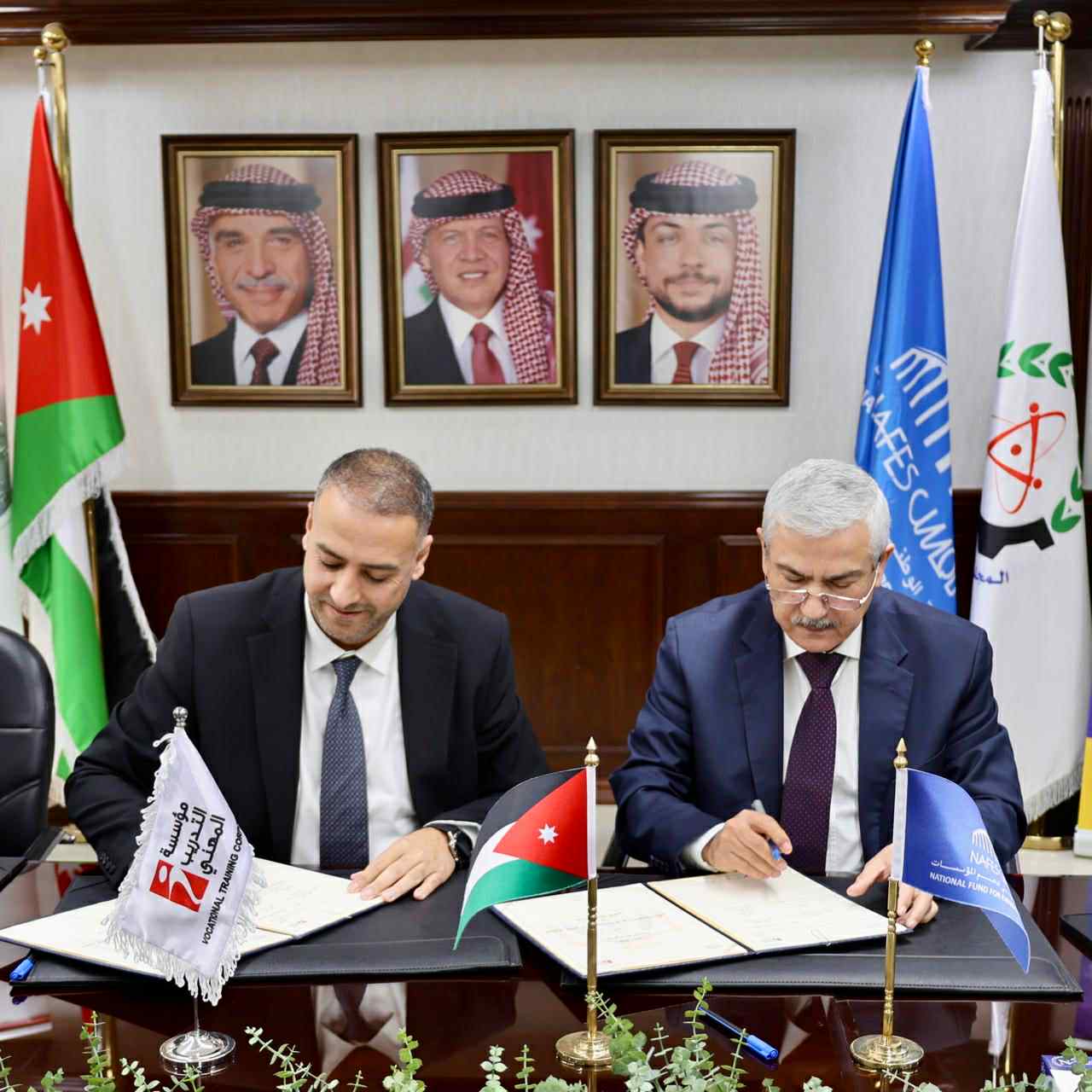 تعاون بين 