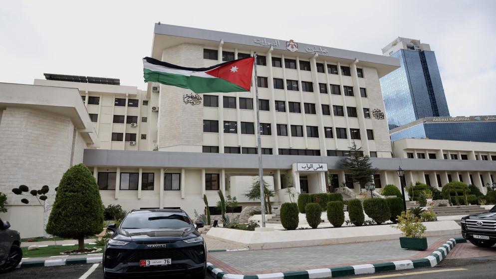 الخصاونة ينسحب من السباق إلى رئاسة مجلس النواب وكتل تتوافق على ترشيح القاضي للرئاسة