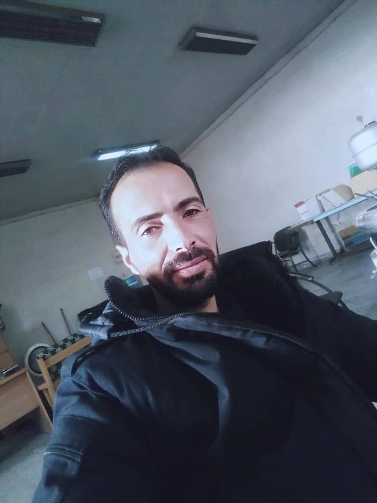 عبد الله الأعرج… الشاب الذي يجعل الألوان تحكي قصصًا