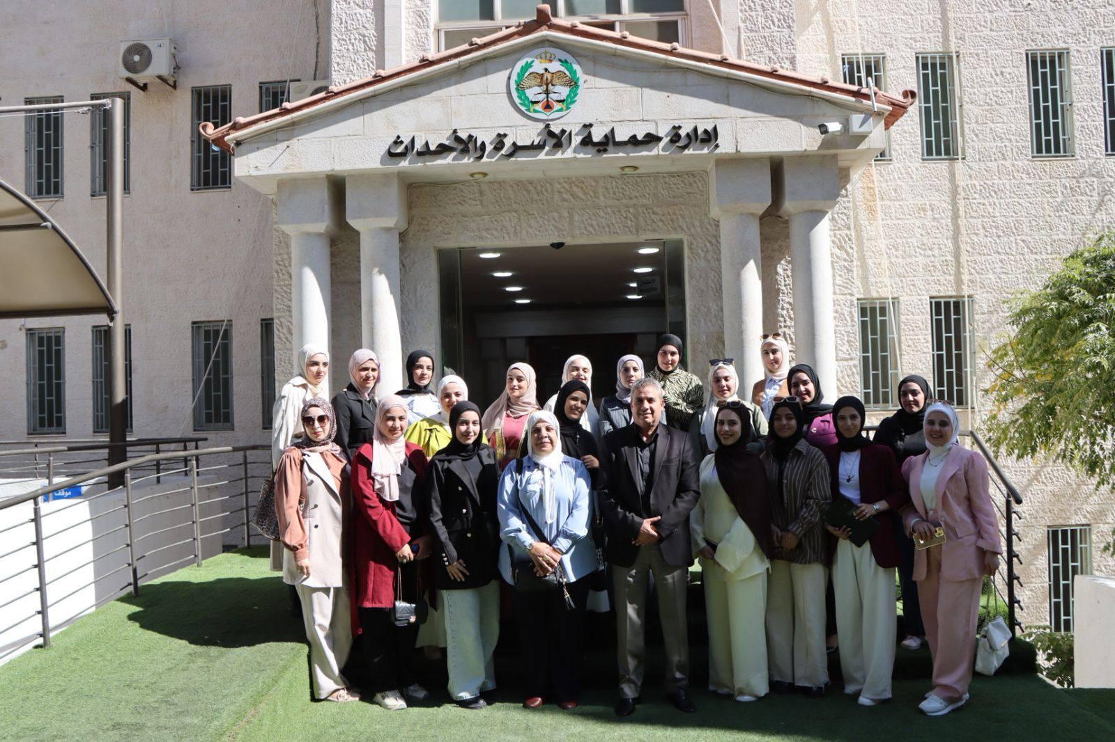 مركز شباب وشابات عجلون النموذجي ينظم زيارة إلى إدارة حماية الأسرة وصرح الشهيد