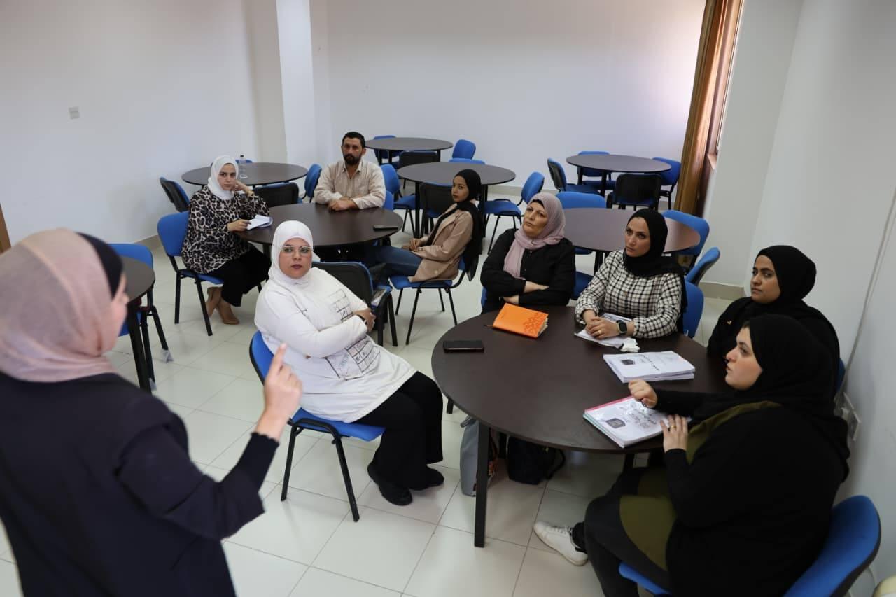 رئيس قسم الإرشاد النفسي والأسري يلتقي طلبة التدريب الميداني في جامعة عجلون الوطنية