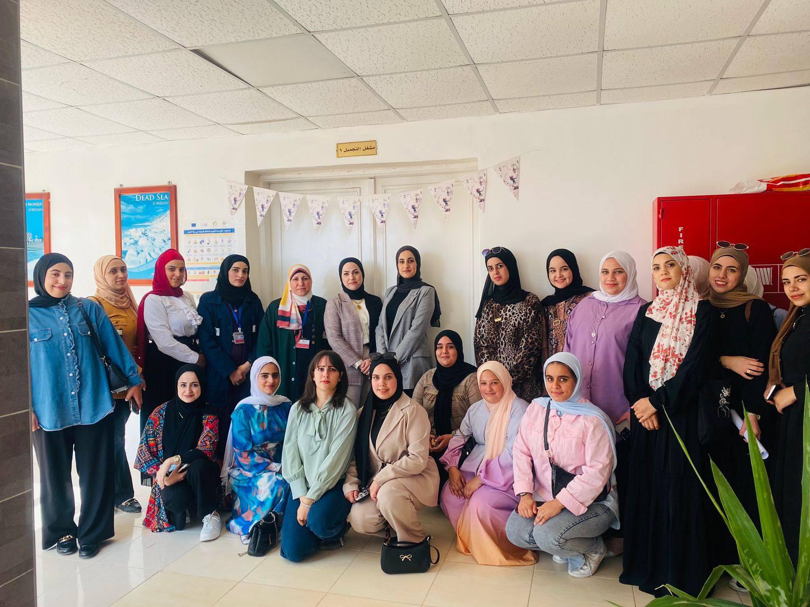 اختتام دورة فنون التجميل في مركز شباب وشابات عنجرة النموذجي