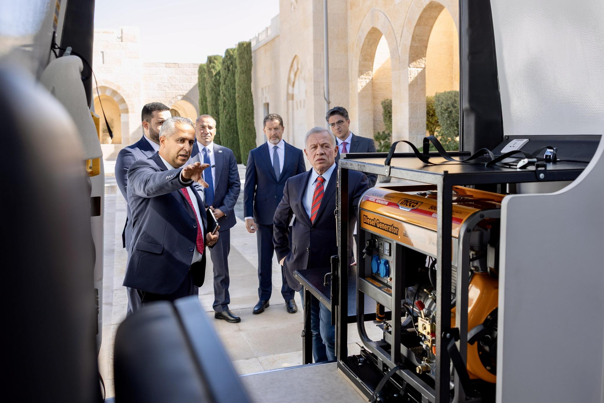 الملك يطلع على عمل وحدات دعم مبتوري الأطراف المتنقلة التابعة لجمعية