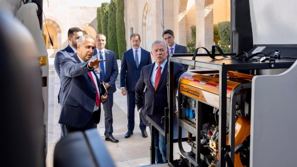 الملك يطلع على عمل وحدات دعم مبتوري الأطراف المتنقلة التابعة لـ