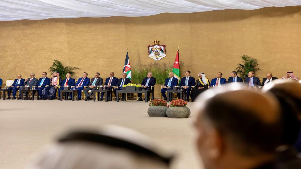 الملك يلتقي وجهاء وممثلين عن الكرك ويؤكد أهمية مواصلة الحكومة تنفيذ مشاريعها