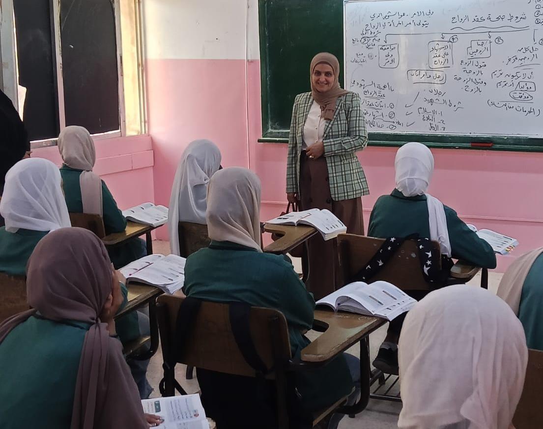 فريحات تتابع سير العملية التعليمية في مدرسة المنشية الثانوية للبنات